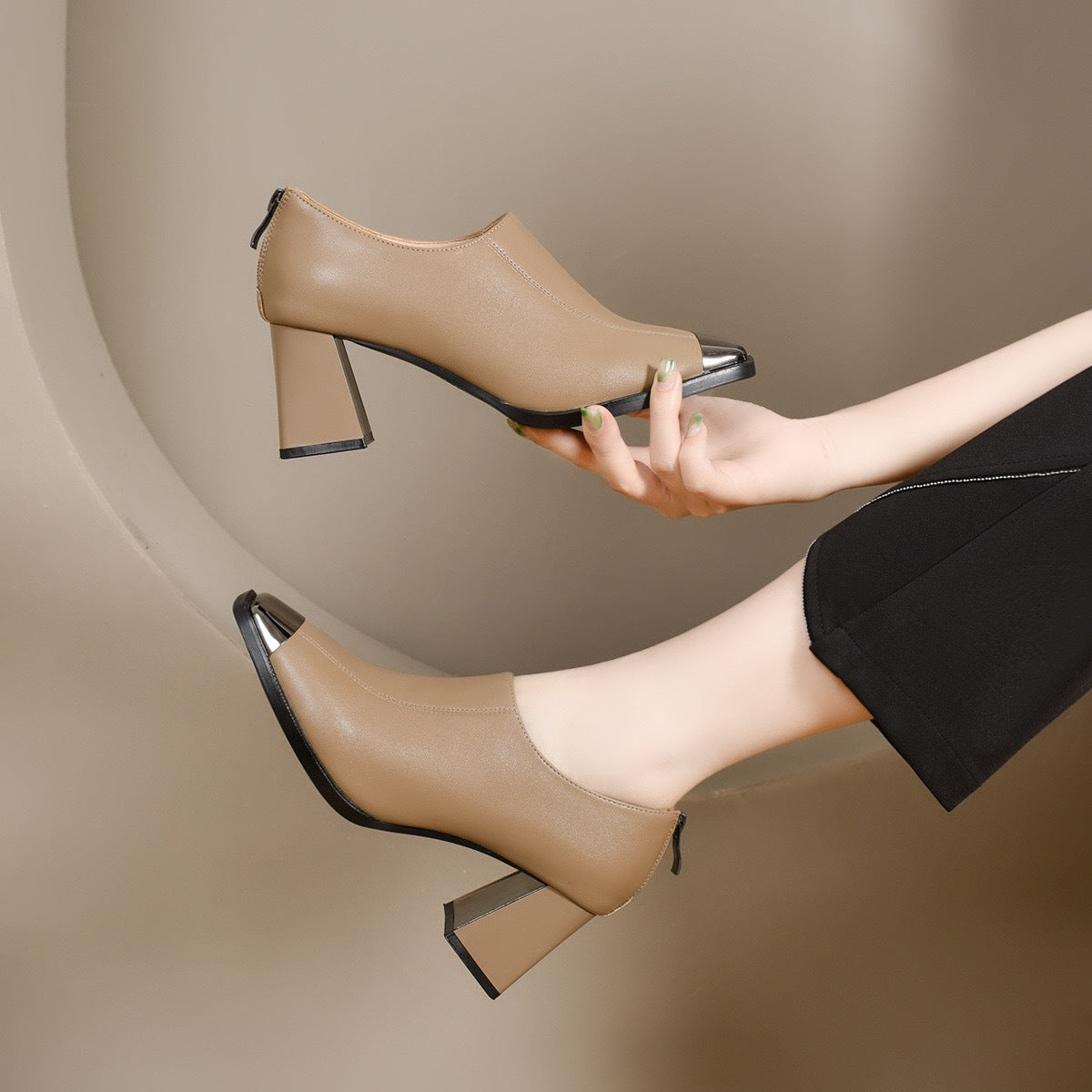 Addison - スタイリッシュなカジュアルシューズ