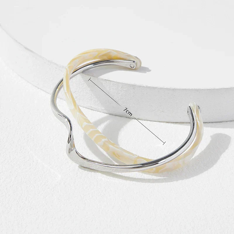 Zariah - ウェーブオープンカフブレスレット