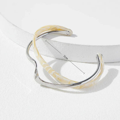 Zariah - ウェーブオープンカフブレスレット